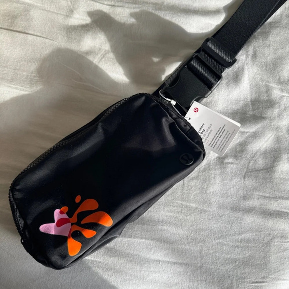 🆕🌈 Lululemon Everywhere Belt Bag Pride Black - Picture 1 of 7